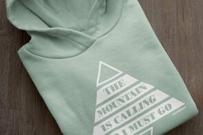 MQ THE MOUNTAIN IS CALLING - Organic Hoodie Unisex